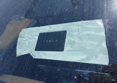 2024 Tesla Model Y Long Range Dual Motor All-Wheel Drive/Rwd z USA, uszkodzony, nr VIN 7SAYGDED5RF056311